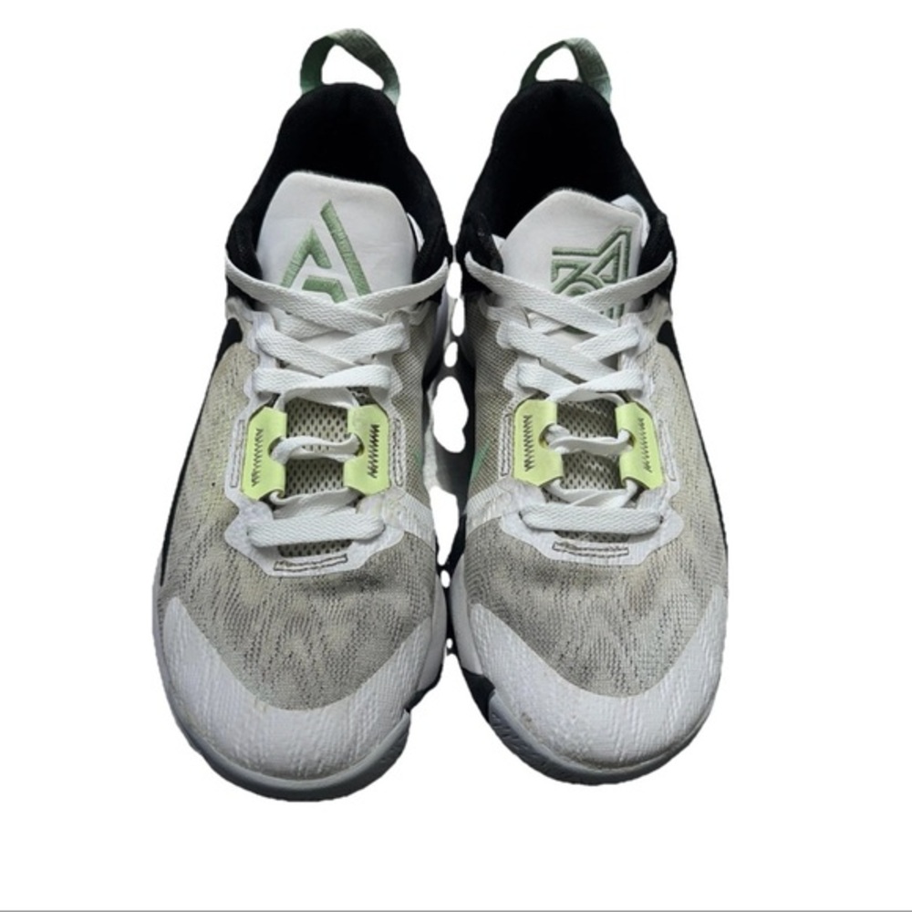 Nike Giannis Immortality Sneaker
Shoe Mens 7.5 White Black Volt
Basketball